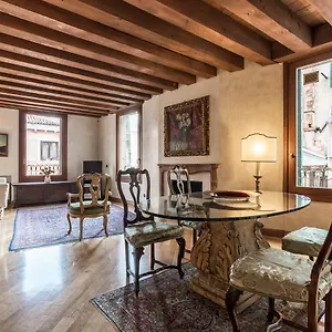 Apartment La Fenice Double Canal View, Venice