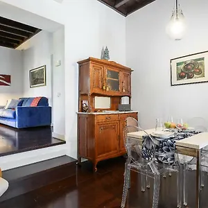  Apartment Delizioso A Campo De' Fiori Italy