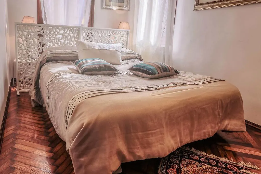 Venice Dream House 0*,  Italia