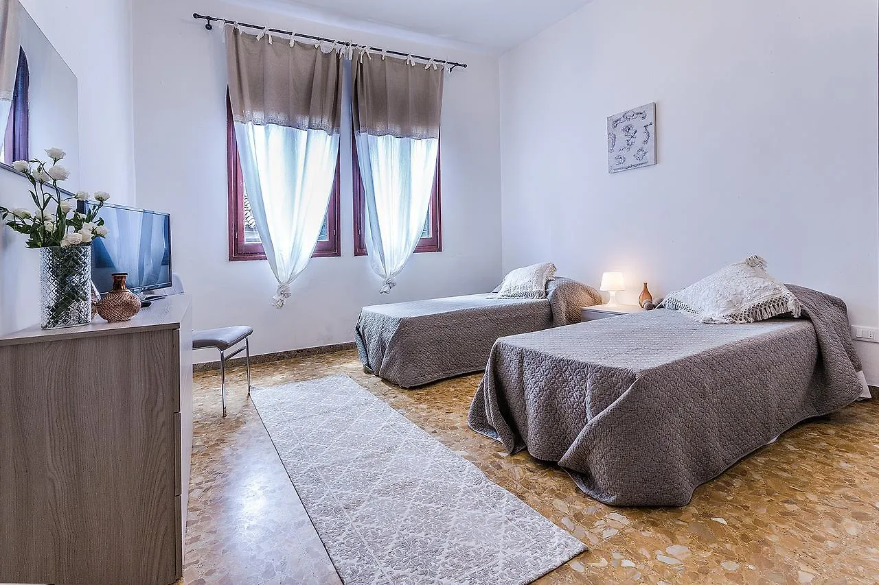 Venice Dream House 0*,
